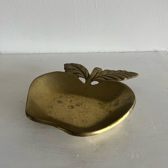 Vintage brass apple trinket dish - Picture 2 of 2